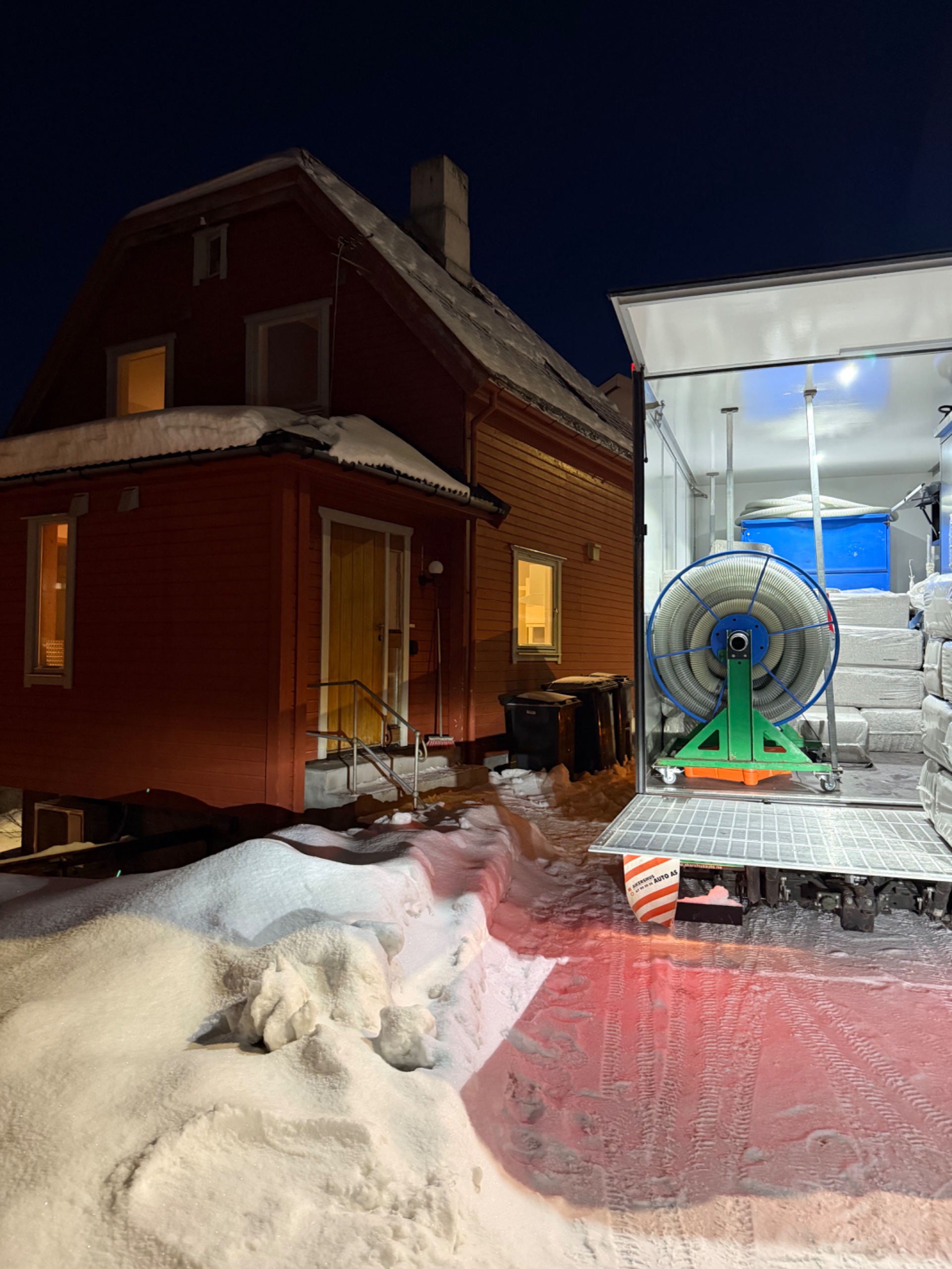 Etterisolering av eldre hus i Harstad - Bilde