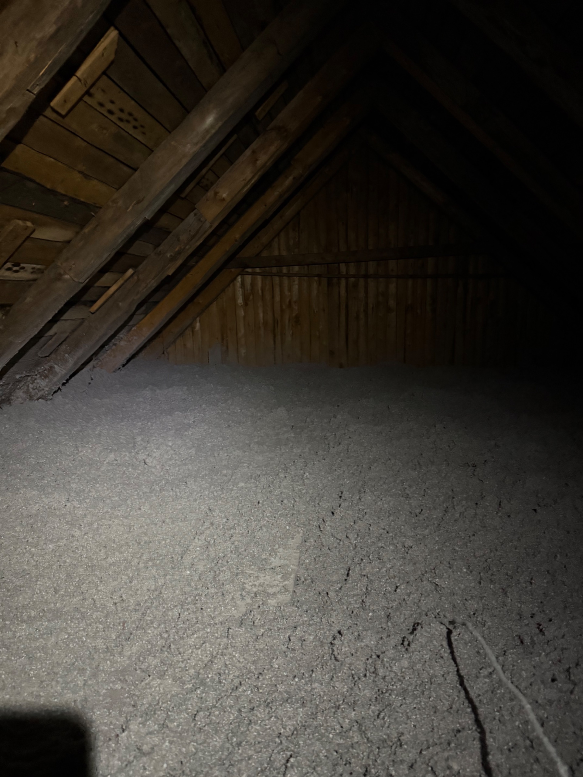 Loftisolering av 120 års gammelt hus - Bilde