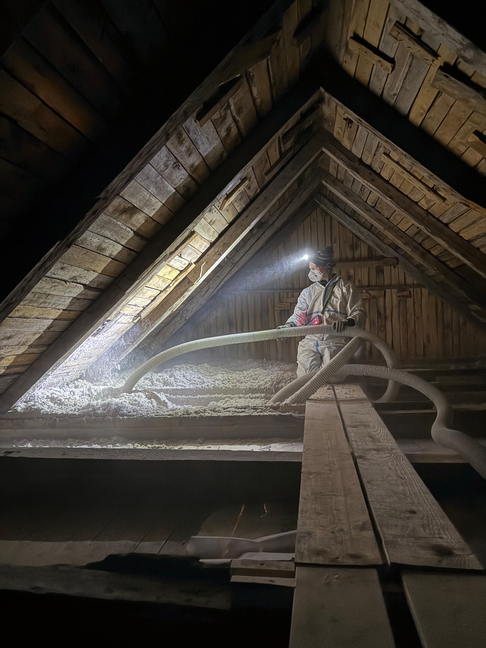 Loftisolering av 120 års gammelt hus - Bilde